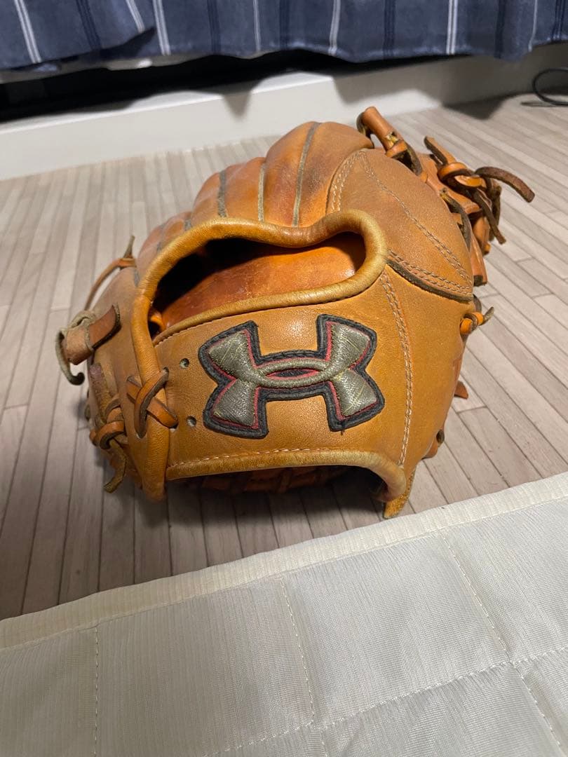 アンダーアーマー 内野手用軟式グローブ