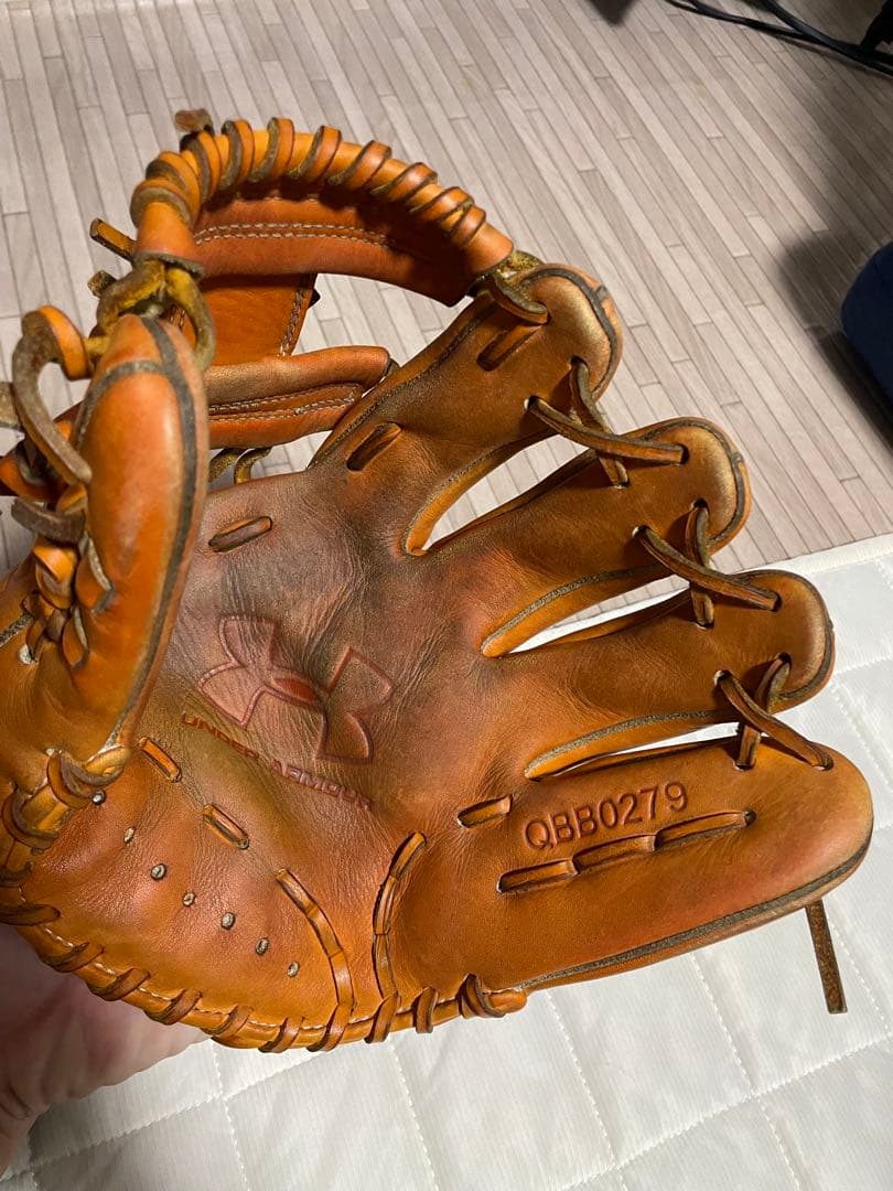 アンダーアーマー 内野手用軟式グローブ