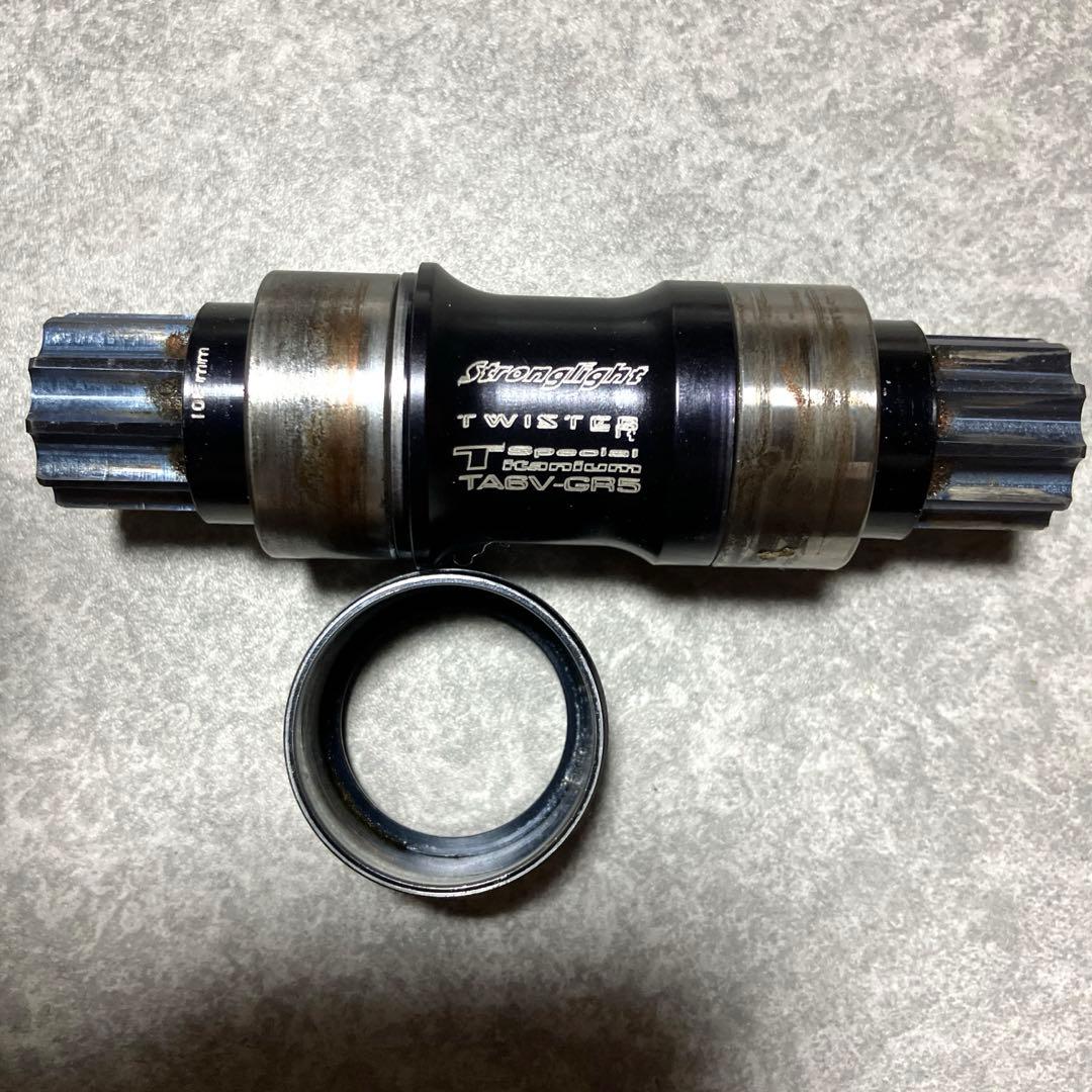 ストロングライト TWISTER BBボトムブラケット(チタン)