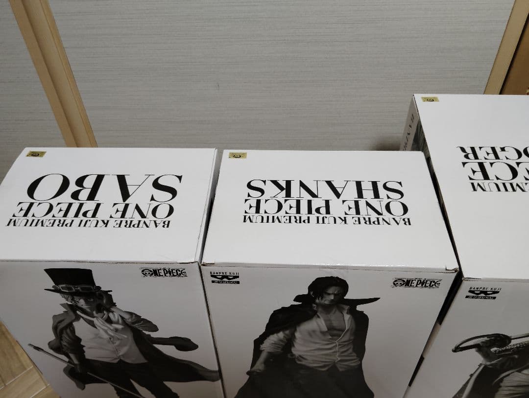 ワンピース　バンプレくじプレミアム　シャンクス　サボ　ロジャー　A賞　ブラシ