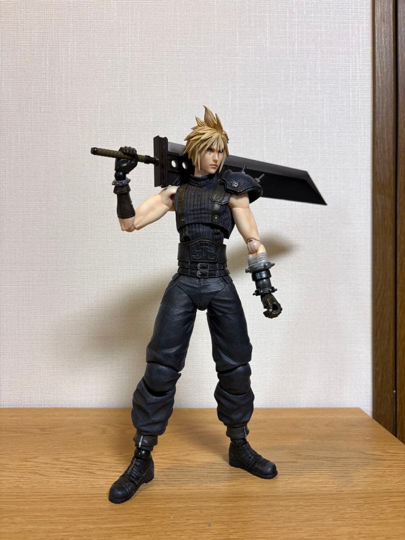 プレイアーツ改 vol.1 クラウド•ストライフ フィギュア