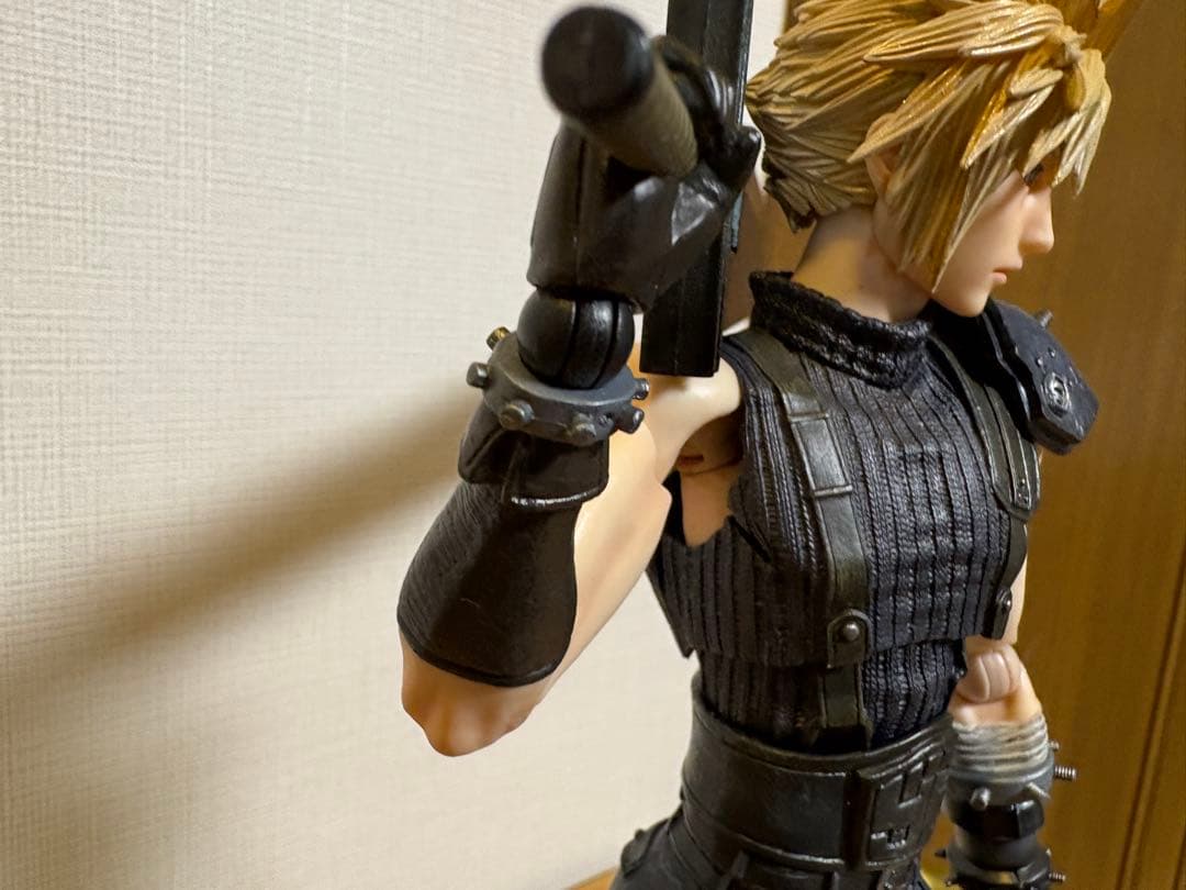 プレイアーツ改 vol.1 クラウド•ストライフ フィギュア