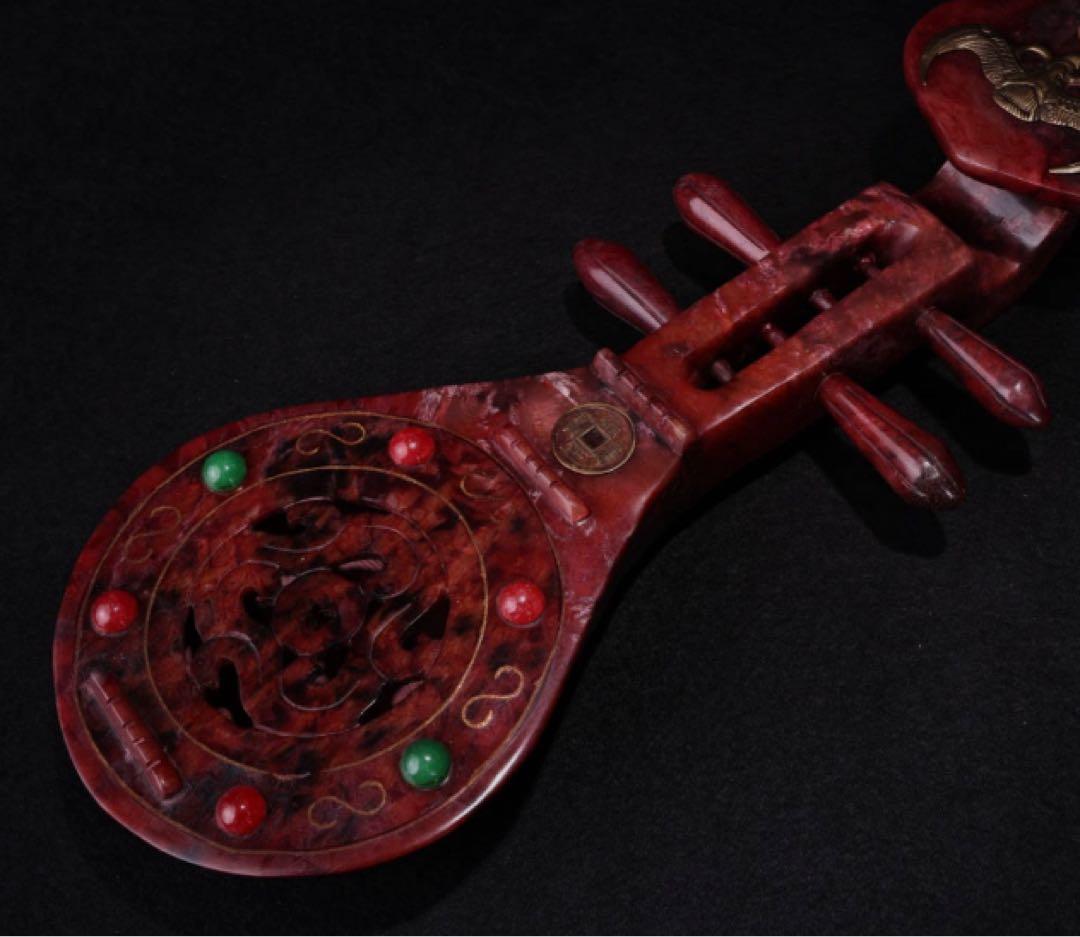 伝統的弦楽器 赤色(骨董品、800年歴史あるアンティーク）