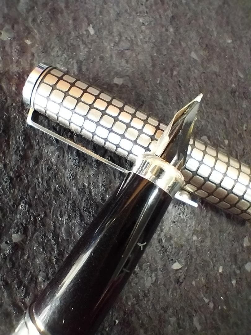 【美品】PLATINUM プラチナ万年筆 14KWG（細字）イニシャル刻印あり