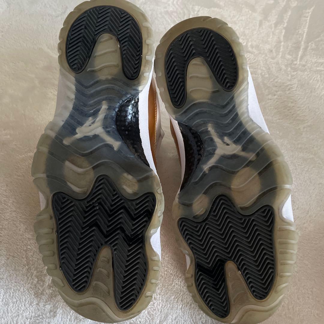 Nike Air Jordan 11 Retro Low ホワイト/ゴールド