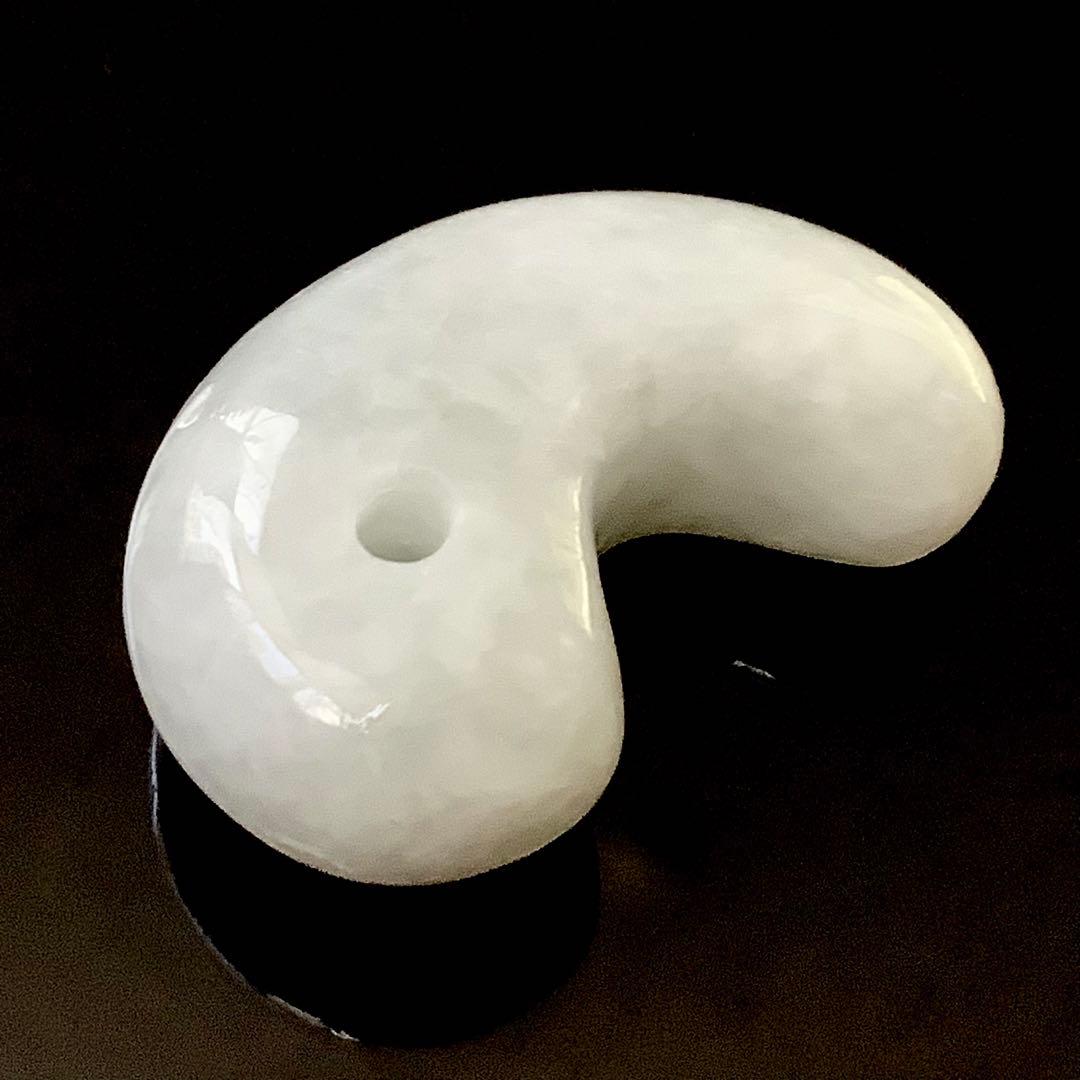 ✳️糸魚川翡翠勾玉の最高峰　アイスジェード‼️ 本物の肌目を　縁起物　鑑定鑑別…