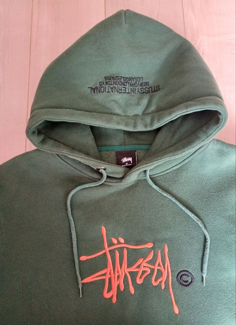 Stussy刺繍ロゴ入り　グリーンフード付パーカーM