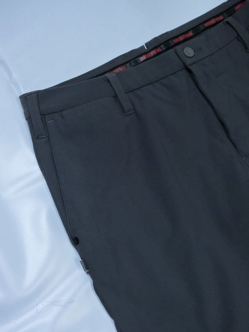 BRIEFING ブリーフィング グレーでややスリムなベーシックパンツ L