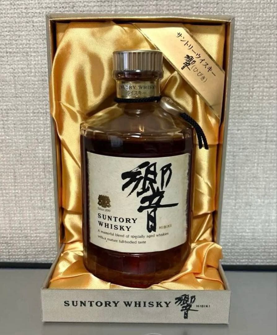サントリー　SUNTORY ウイスキー 響 750ml 裏ゴールドラベル