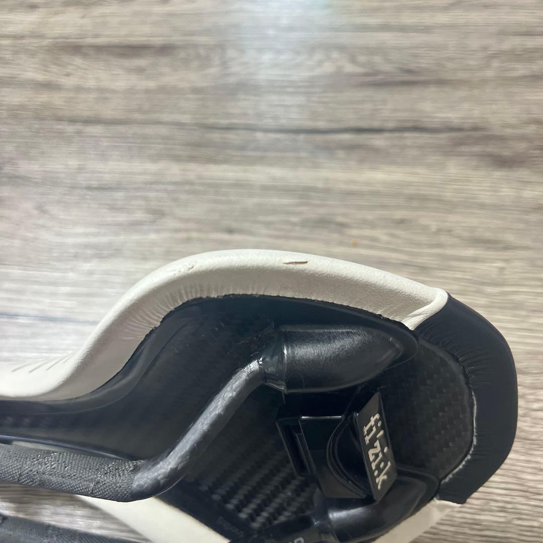 フィジーク　サドル アンタレス R1 ホワイト／ブラック