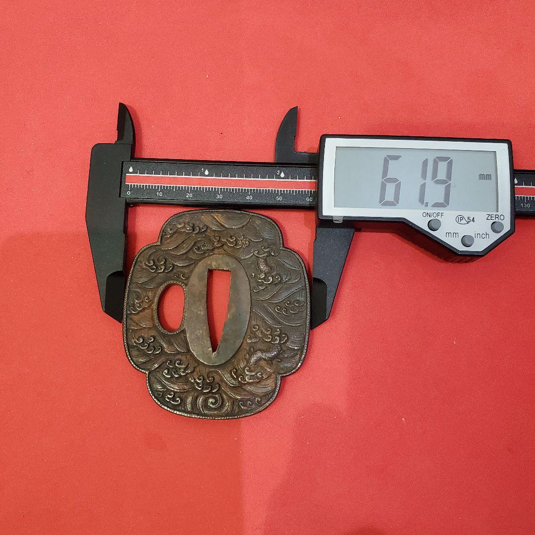 波龍図鐔　赤銅覆輪　鱗彫り　木瓜形　刀鍔　刀の鍔