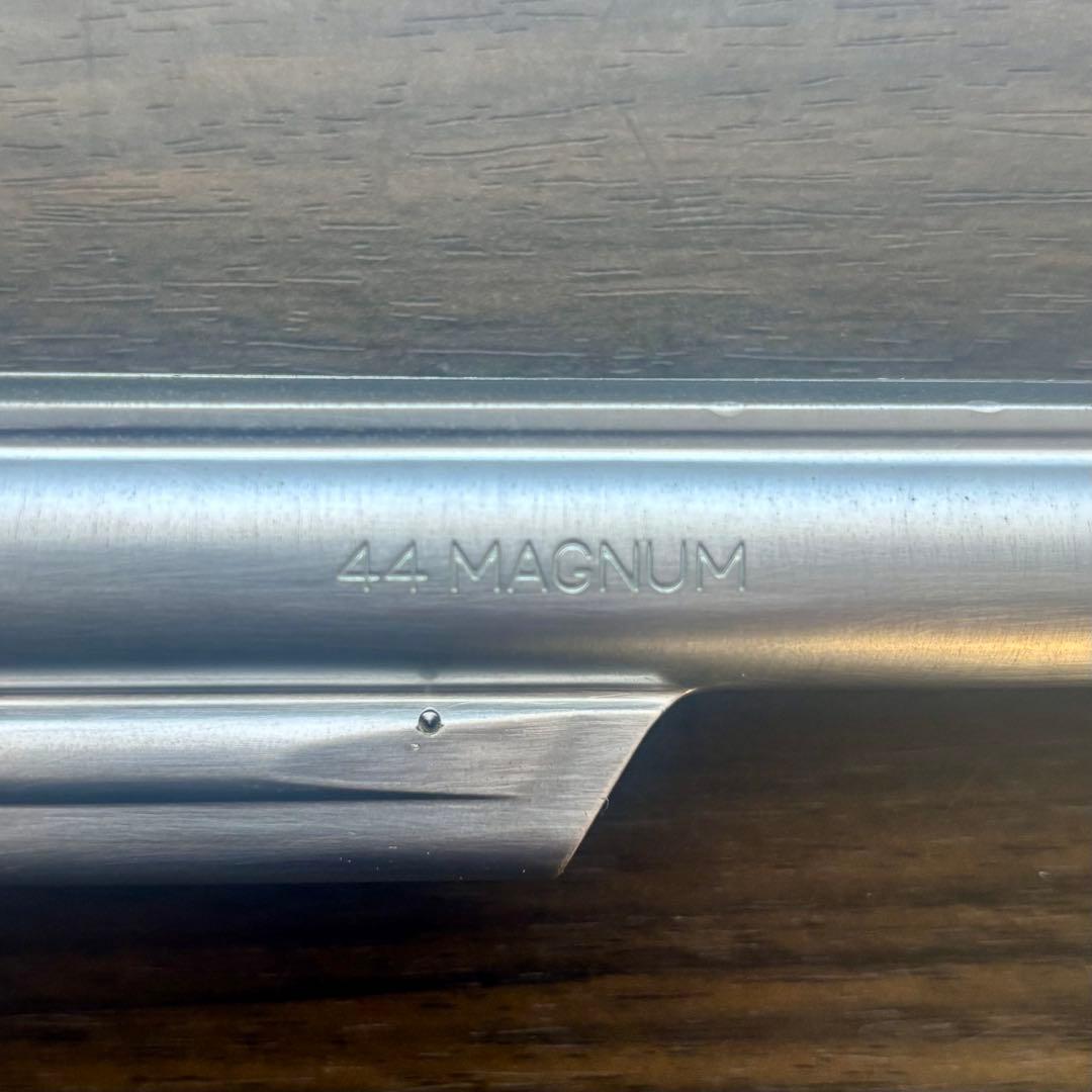 KOKUSAI製 44マグナム（観賞用・模型） — グリップ欠損あり