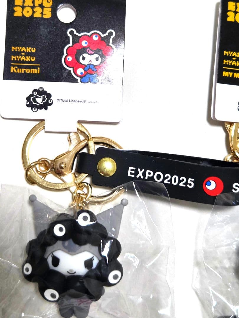 【万博会場内限定タグ付】 ４種類サンリオ黒ミャクミャクなりきりキーホルダーセット