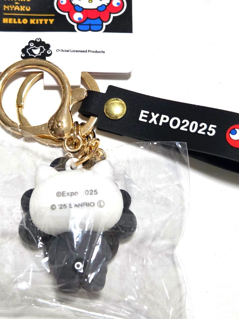 【万博会場内限定タグ付】 ４種類サンリオ黒ミャクミャクなりきりキーホルダーセット