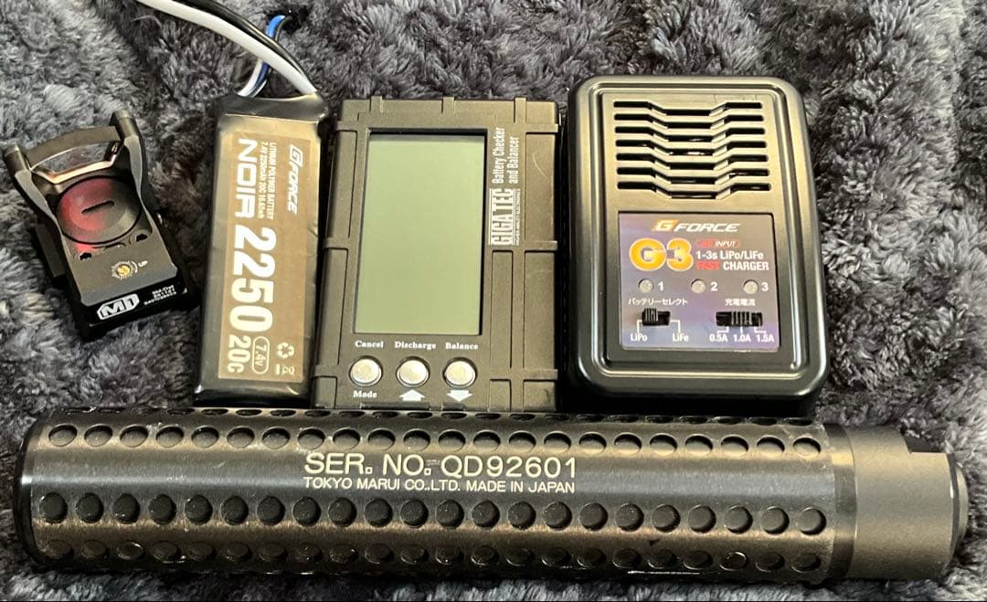 【バラ売り可】エアガンパーツ(サイレンサー、ドットサイト、バッテリー、充電器等)