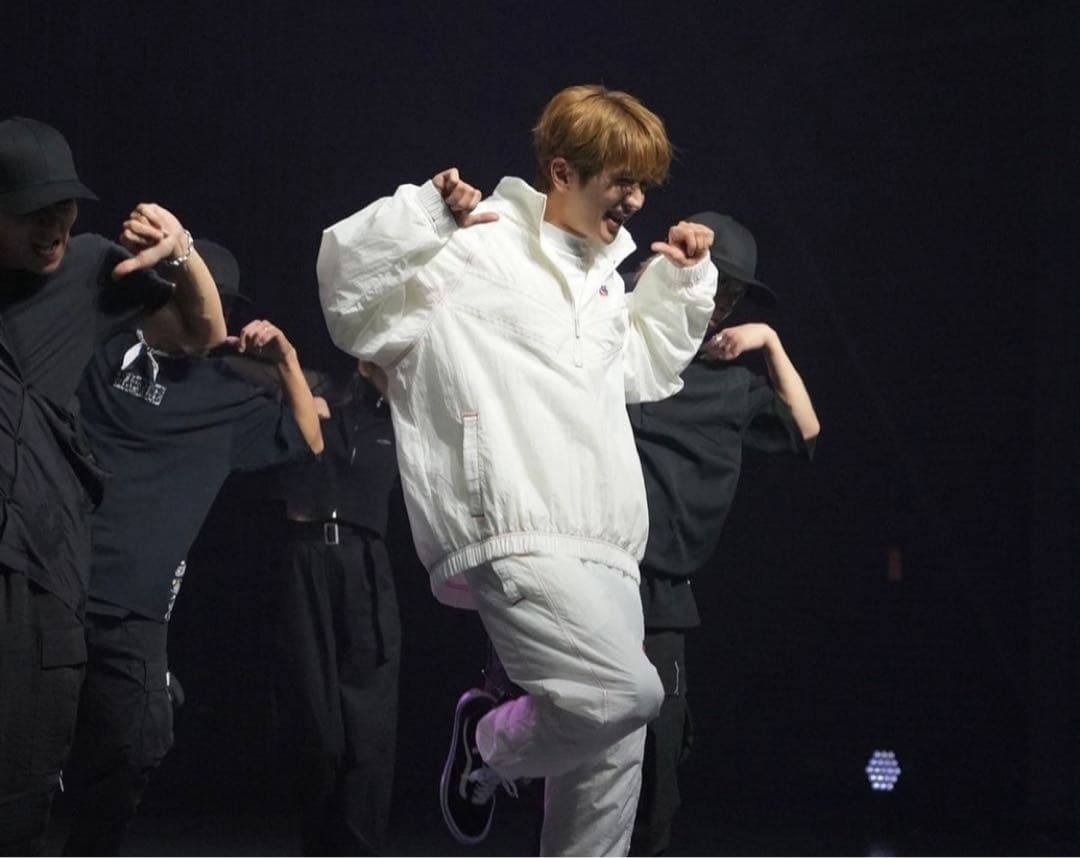 ナイキ　NIKE ランニングウィンドブレーカー Nissy 西島隆弘