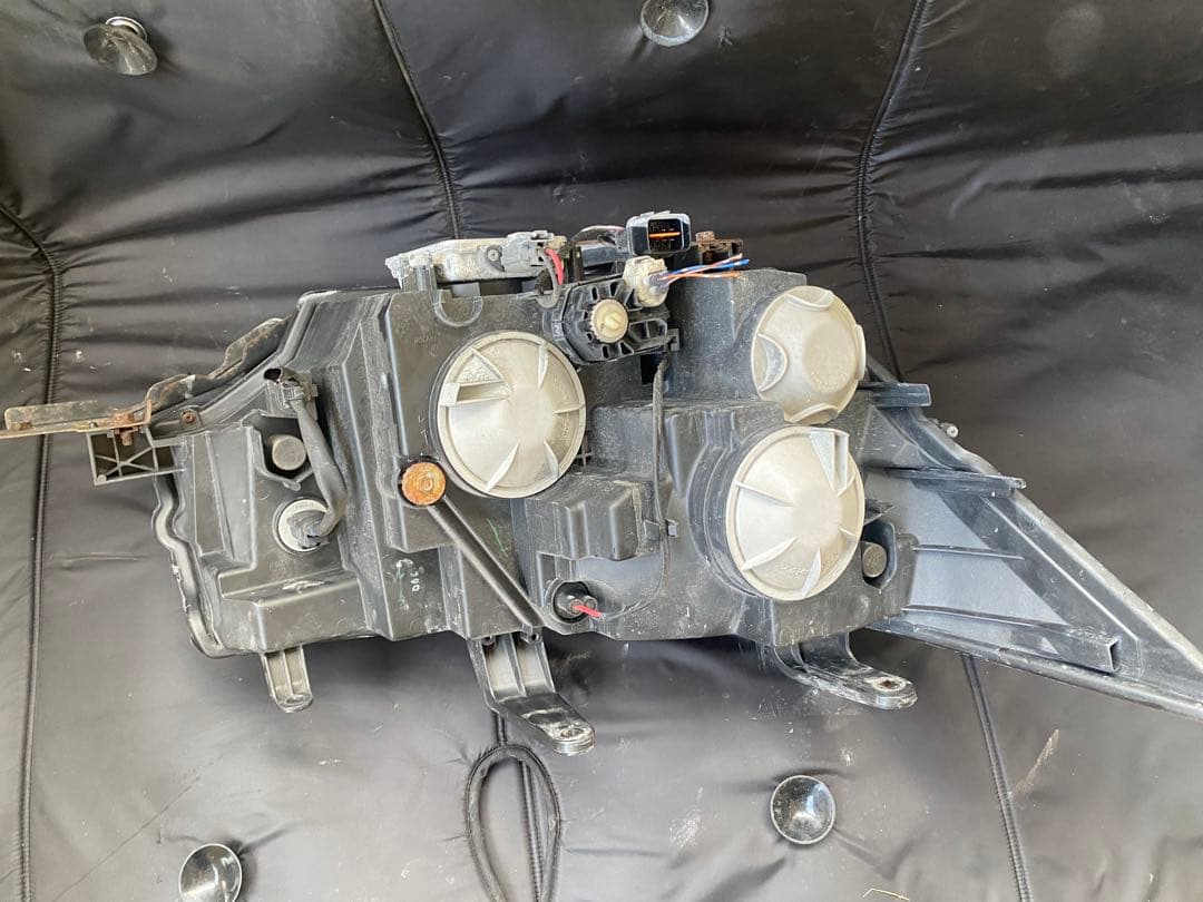 三菱 デリカ D:5 純正ヘッドライト 左右セット（コーティング済み）