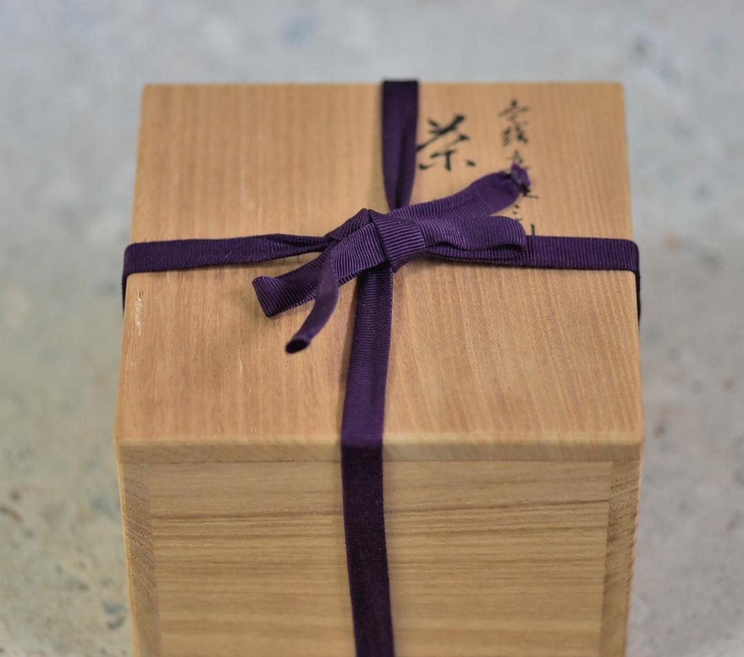 平安栗田焼佳山作　雛金彩文茶碗　共箱/お茶道具