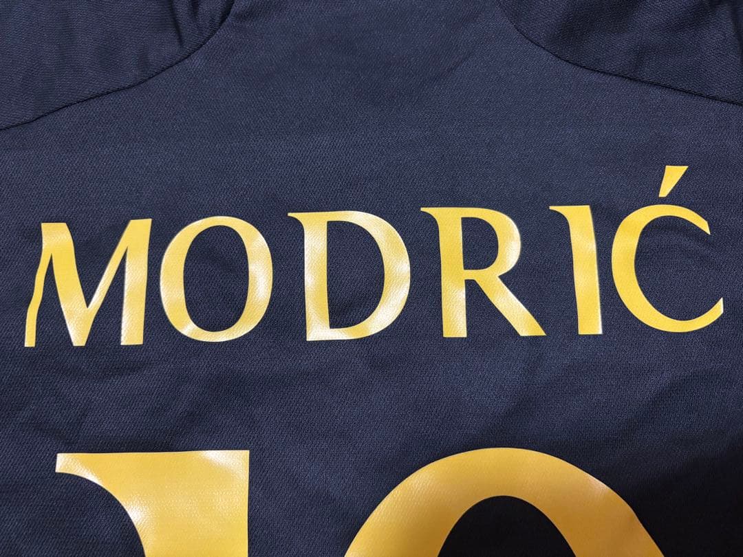 レアルマドリー　モドリッチ　アディダス　サード　ユニフォーム