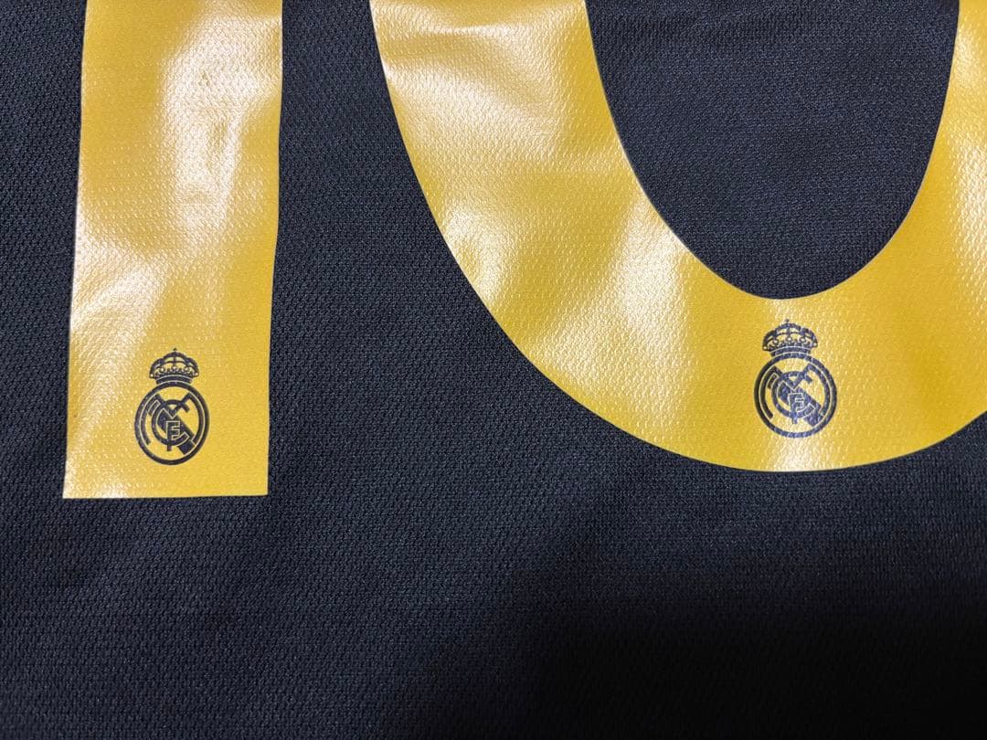 レアルマドリー　モドリッチ　アディダス　サード　ユニフォーム