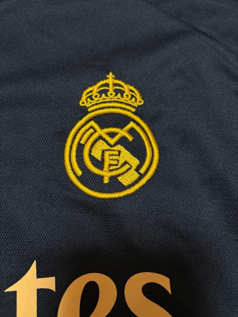 レアルマドリー　モドリッチ　アディダス　サード　ユニフォーム