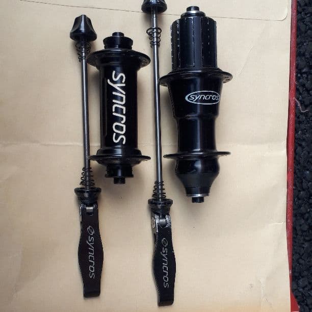 Syncros 前後ハブセットとクイックレバー