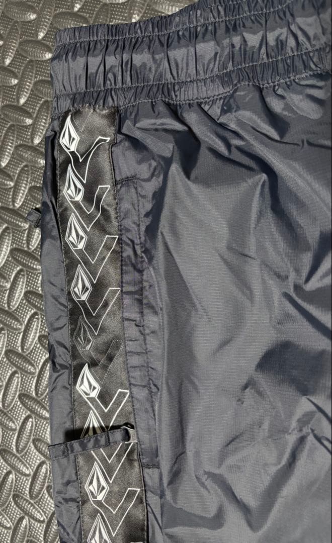 VOLCOM ボルコム ナイロンパンツ