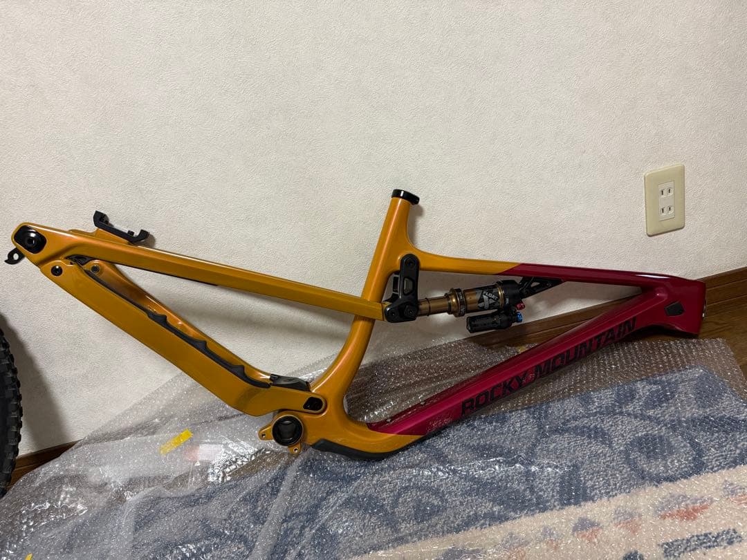 2022年製　Rocky mountain インスティンクト カーボン フレーム