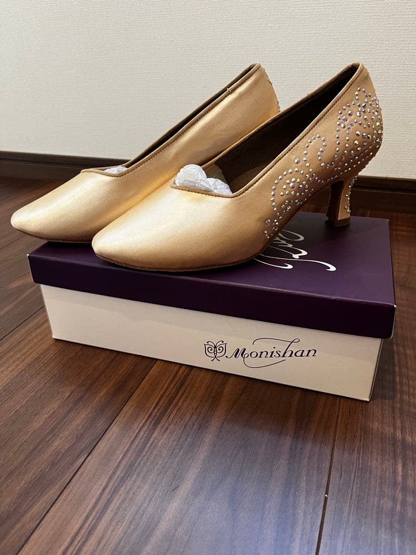 スタンダードシューズ　ラインストーン付き