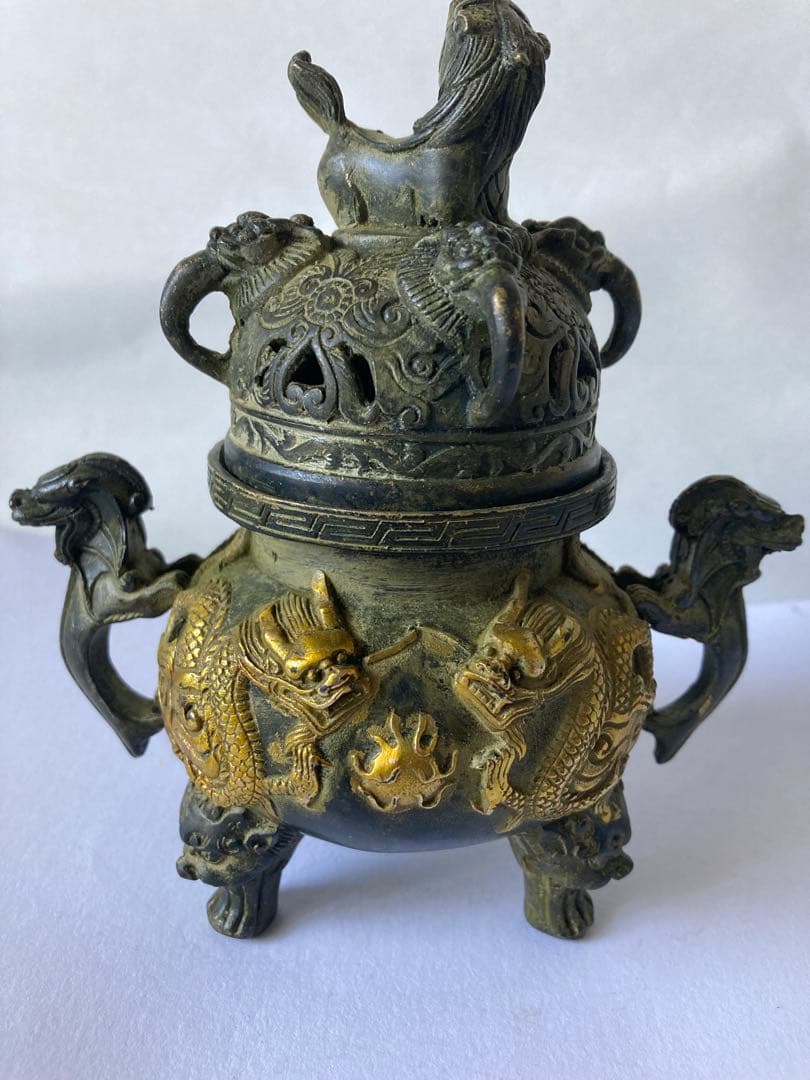 古香爐，「乾隆年製」在銘，古銅製。
