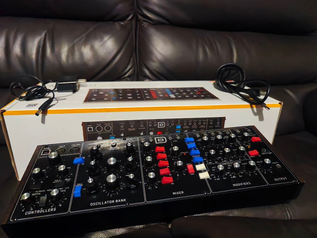 鍵盤楽器 Behringer Model D