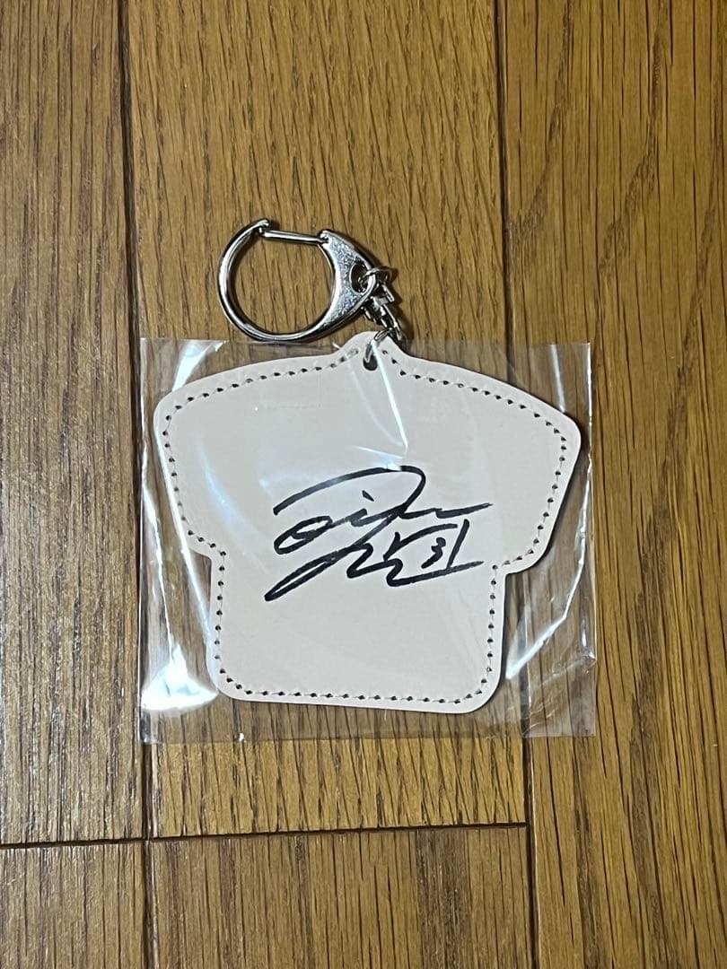 東京ヤクルトスワローズ モイセエフニキータ　サイン入り本革キーホルダー