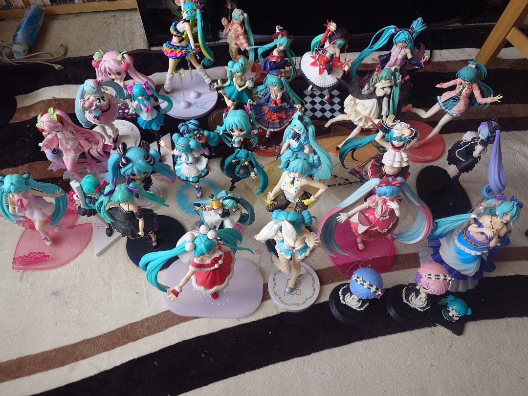 初音ミク フィギュア 30体+2体セット 　ジャンク扱い