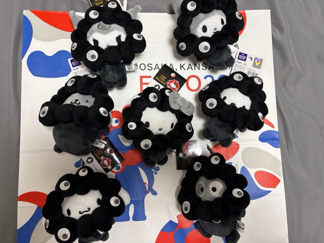 全種　サンリオ ミャクミャク　なりきりぬいぐるみBC ブラック　黒　カラビナ