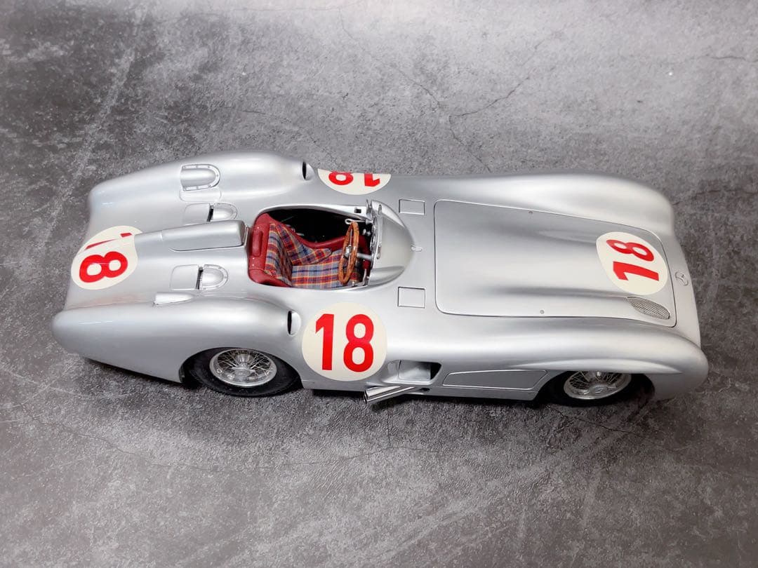 CMC 1/18 メルセデス・ベンツ　W196 優勝車#18 ミニカー