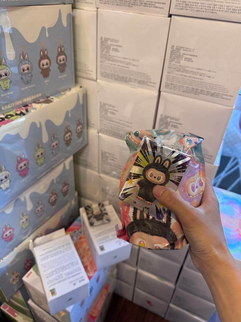 ポップマート ザ モンスターズ (ラブブ) ビッグイントゥエナジー シリーズ