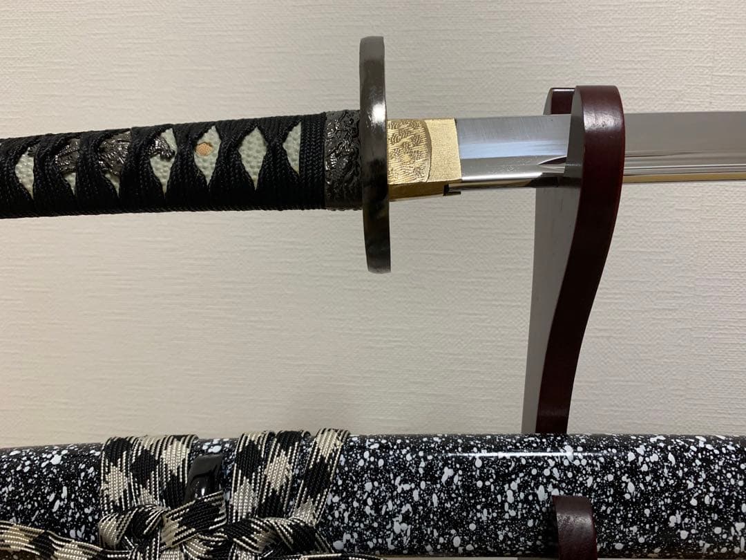 【模造刀】日本刀 打刀 肥前忠広 美しい鍔 樋入刀身