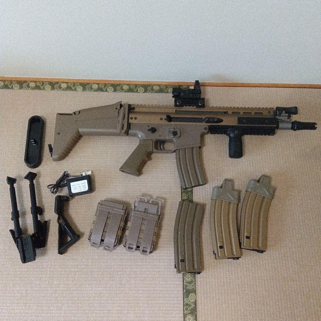 SCAR次世代電動ガン ドットサイト、マガジン4本・マガジンポーチ2つ他セット