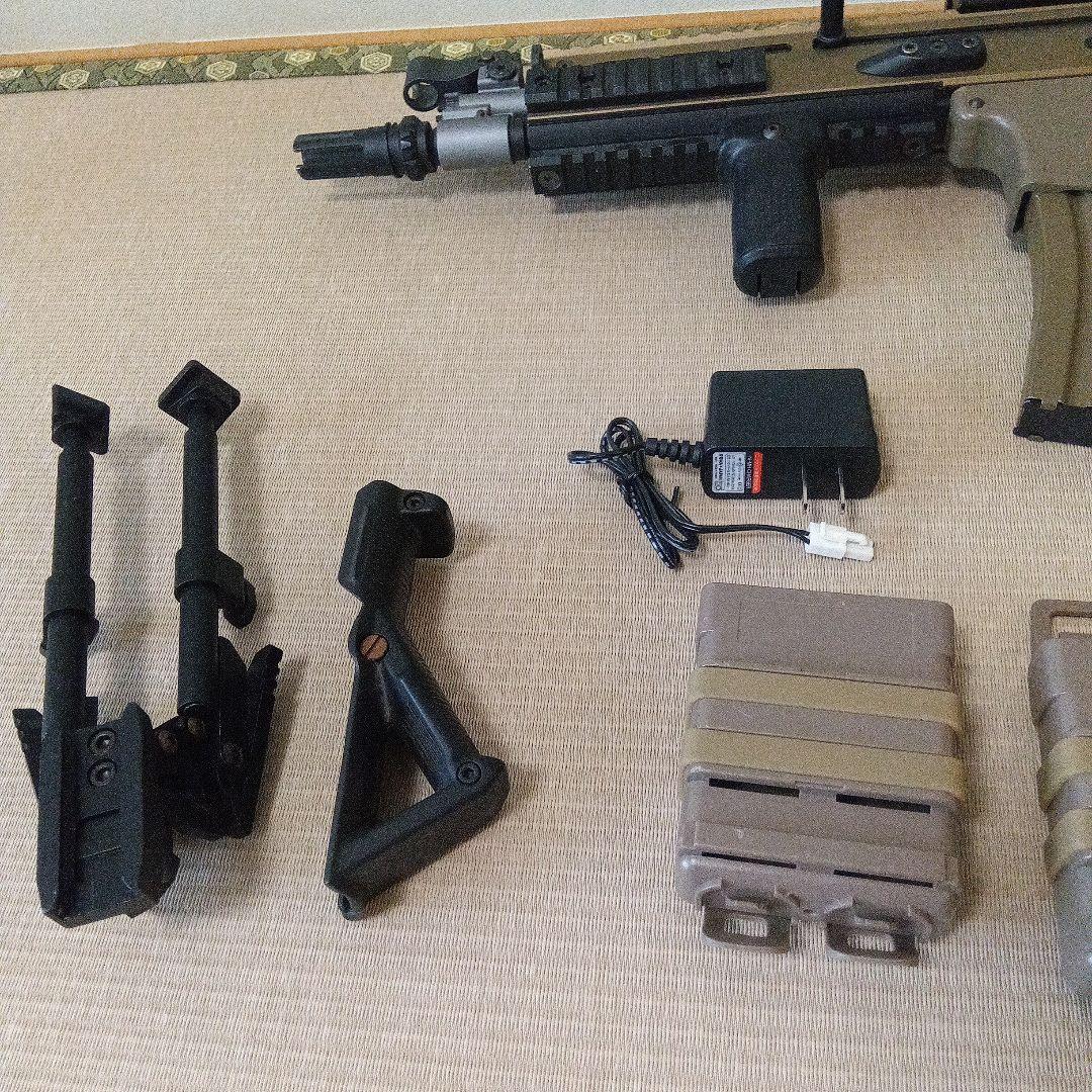 SCAR次世代電動ガン ドットサイト、マガジン4本・マガジンポーチ2つ他セット