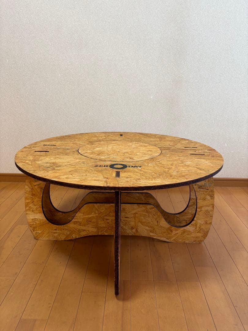 ZERODAYゼロデイのドーナツテーブル