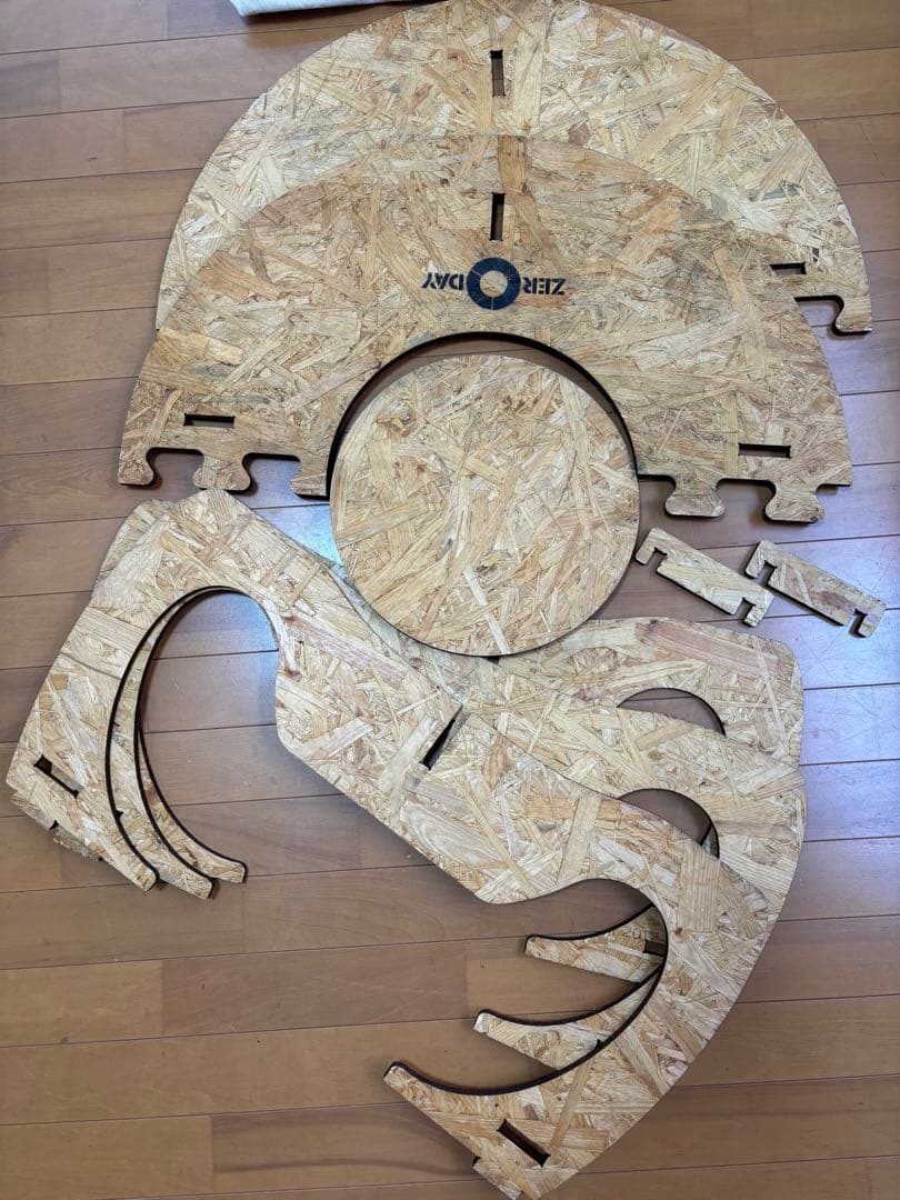 ZERODAYゼロデイのドーナツテーブル