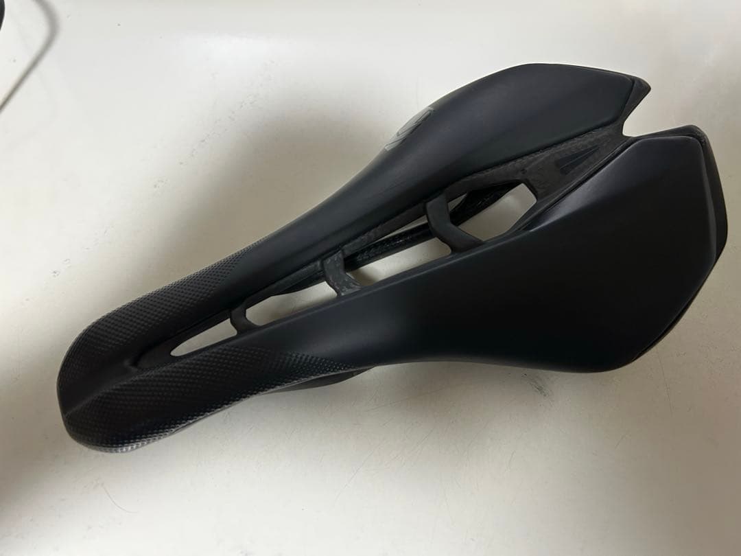 シマノ PRO Stealth superlight カーボンサドル　142mm