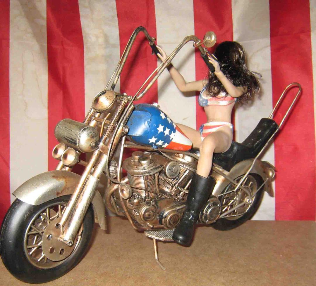 チョッパーバイクとビキニ・ガール　1／6　バービーサイズ