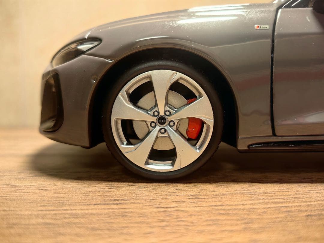 h*i様 [日本未売品・希少輸入品] 1/18 アウディA5 最新型 ディーラー