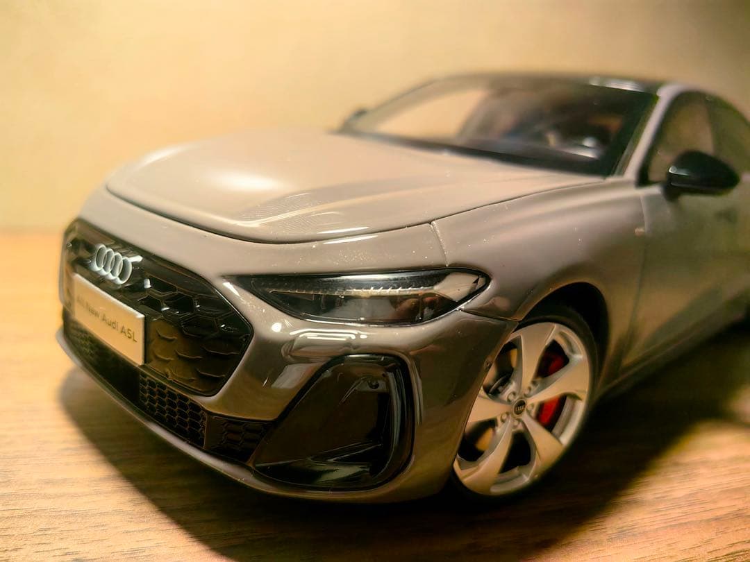 h*i様 [日本未売品・希少輸入品] 1/18 アウディA5 最新型 ディーラー