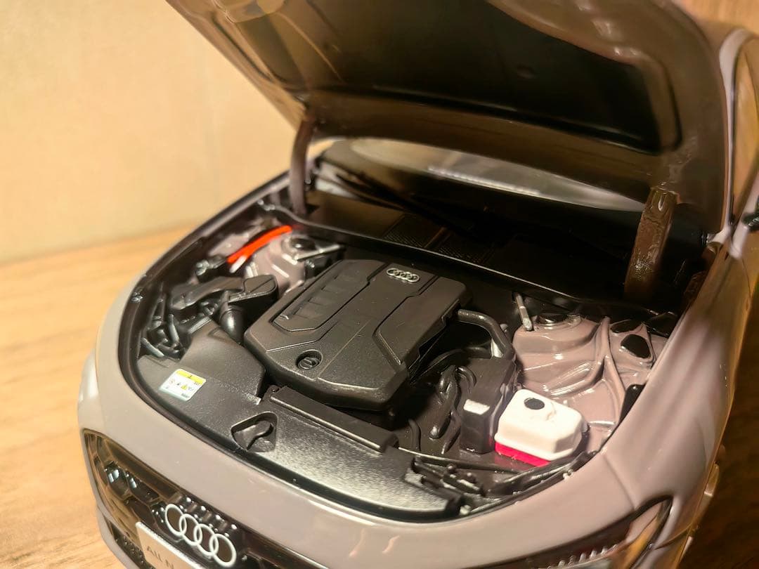 h*i様 [日本未売品・希少輸入品] 1/18 アウディA5 最新型 ディーラー