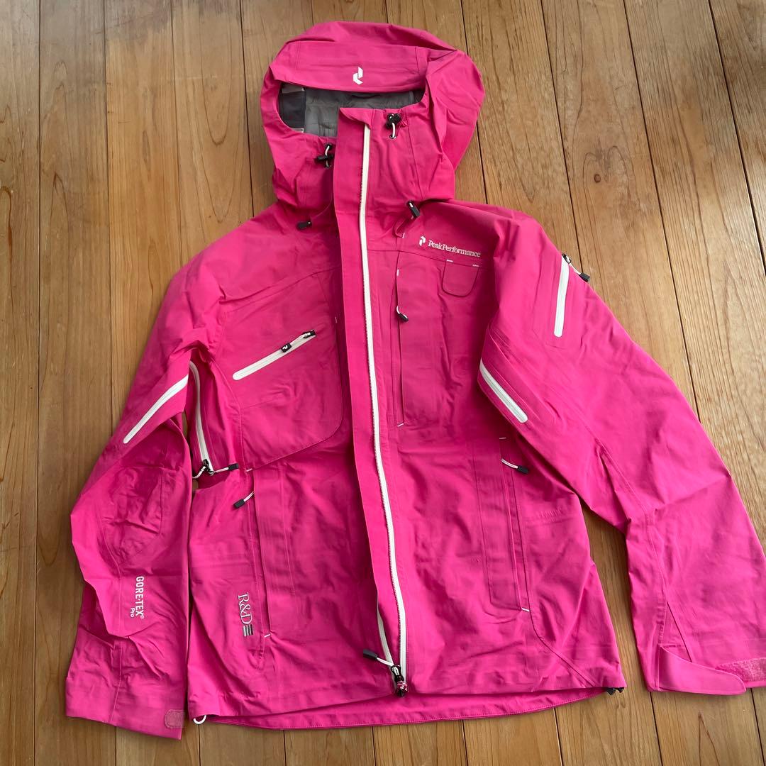 ピークパフォーマンス　 ヘリアルパインジャケット女性用Sサイズ