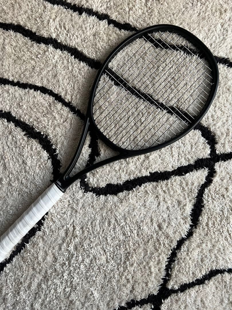 テニスラケット　黒塗り