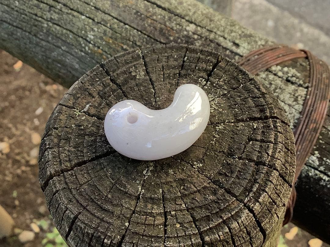 ✳小滝産　高品質*特大プレミア　糸魚川翡翠勾玉　鑑別書付　高価逸品お値引きあり‼️