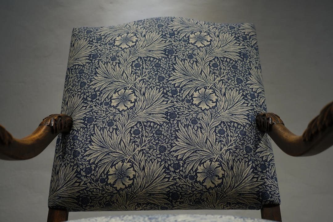 イギリスアンティーク アームチェア ジャコビアン様式　動物脚　張替済　ソファ